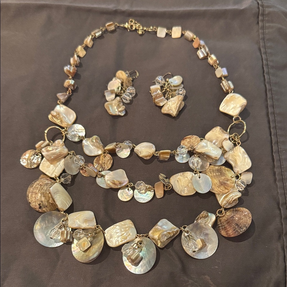 Elegant Shell and Crystal Jewelry Set